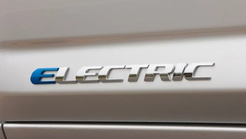 Toyota RAV4 EV: primo teaser ufficiale