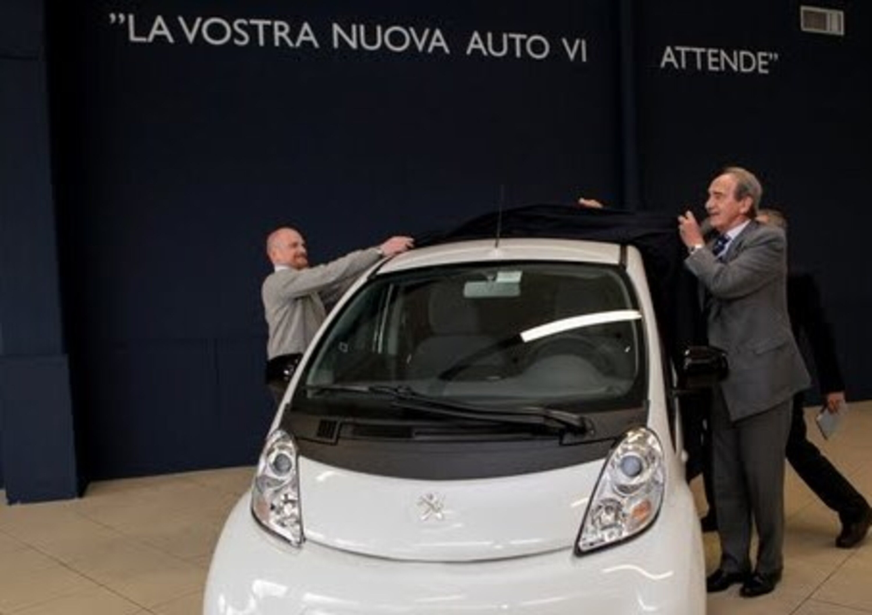 Peugeot iOn consegnata al Presidente dell&rsquo;Automobile Club di Milano
