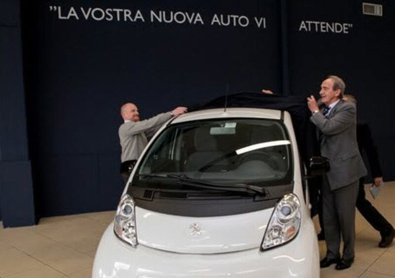 Peugeot iOn consegnata al Presidente dell&rsquo;Automobile Club di Milano