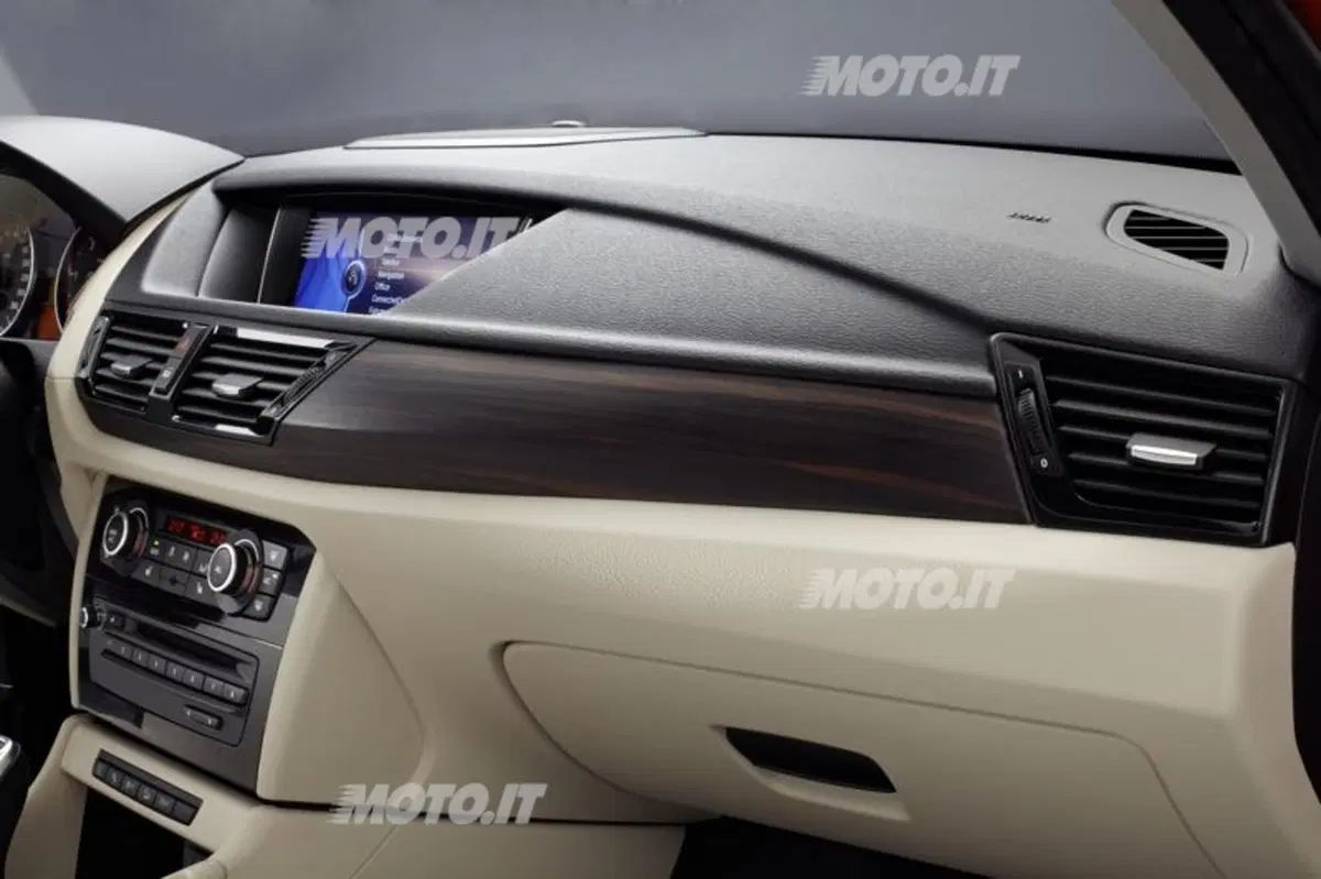 BMW X1 restyling: nuove immagini ed informazioni ufficiali (33)