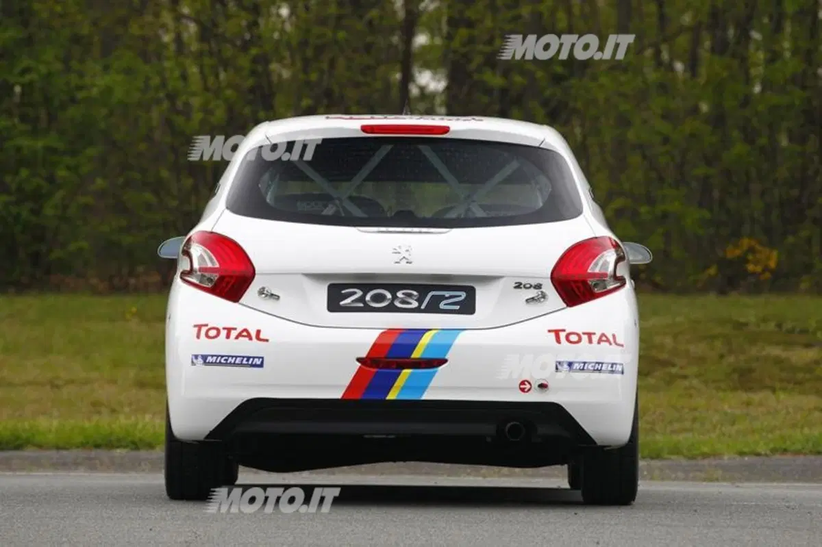 Peugeot 208 R2: presentata la variante da rally (8)