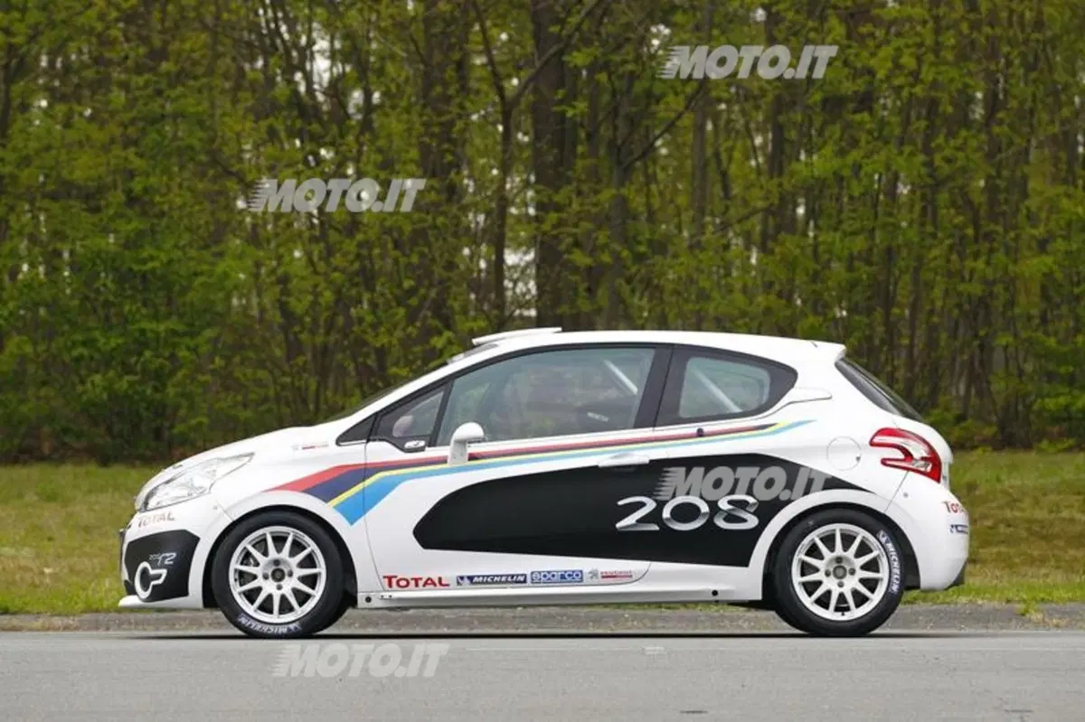 Peugeot 208 R2: presentata la variante da rally (10)