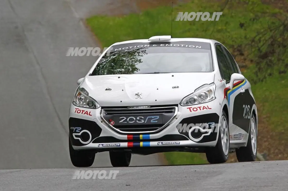 Peugeot 208 R2: presentata la variante da rally (11)