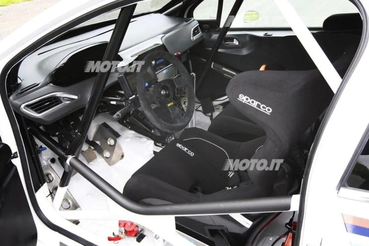 Peugeot 208 R2: presentata la variante da rally (16)