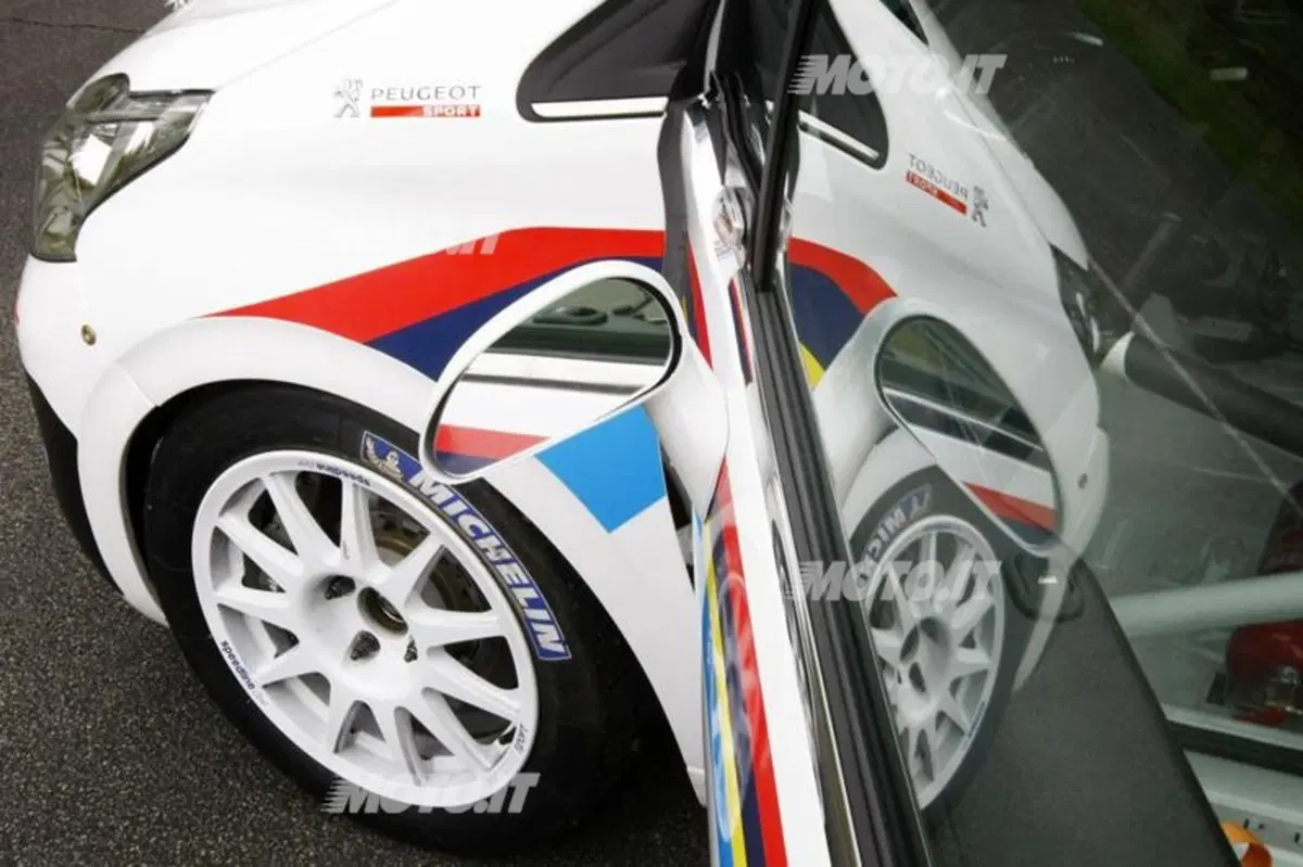 Peugeot 208 R2: presentata la variante da rally (18)