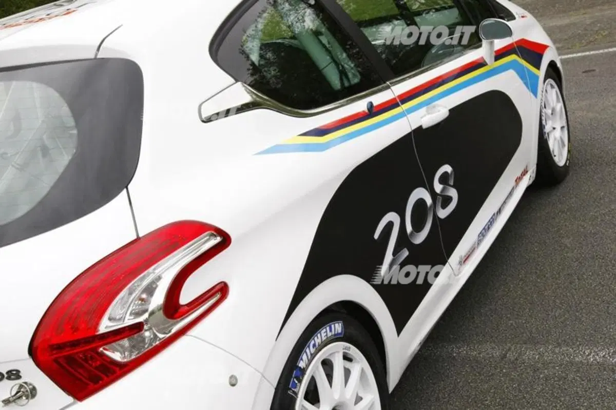 Peugeot 208 R2: presentata la variante da rally (20)