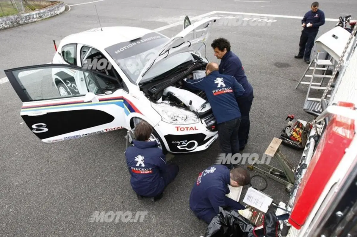 Peugeot 208 R2: presentata la variante da rally (21)