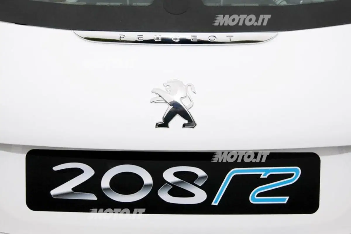 Peugeot 208 R2: presentata la variante da rally (24)