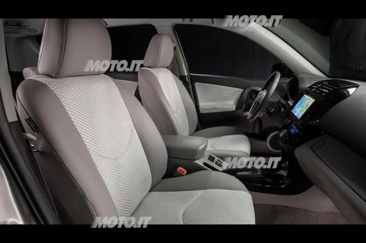 Toyota RAV4 EV (12)