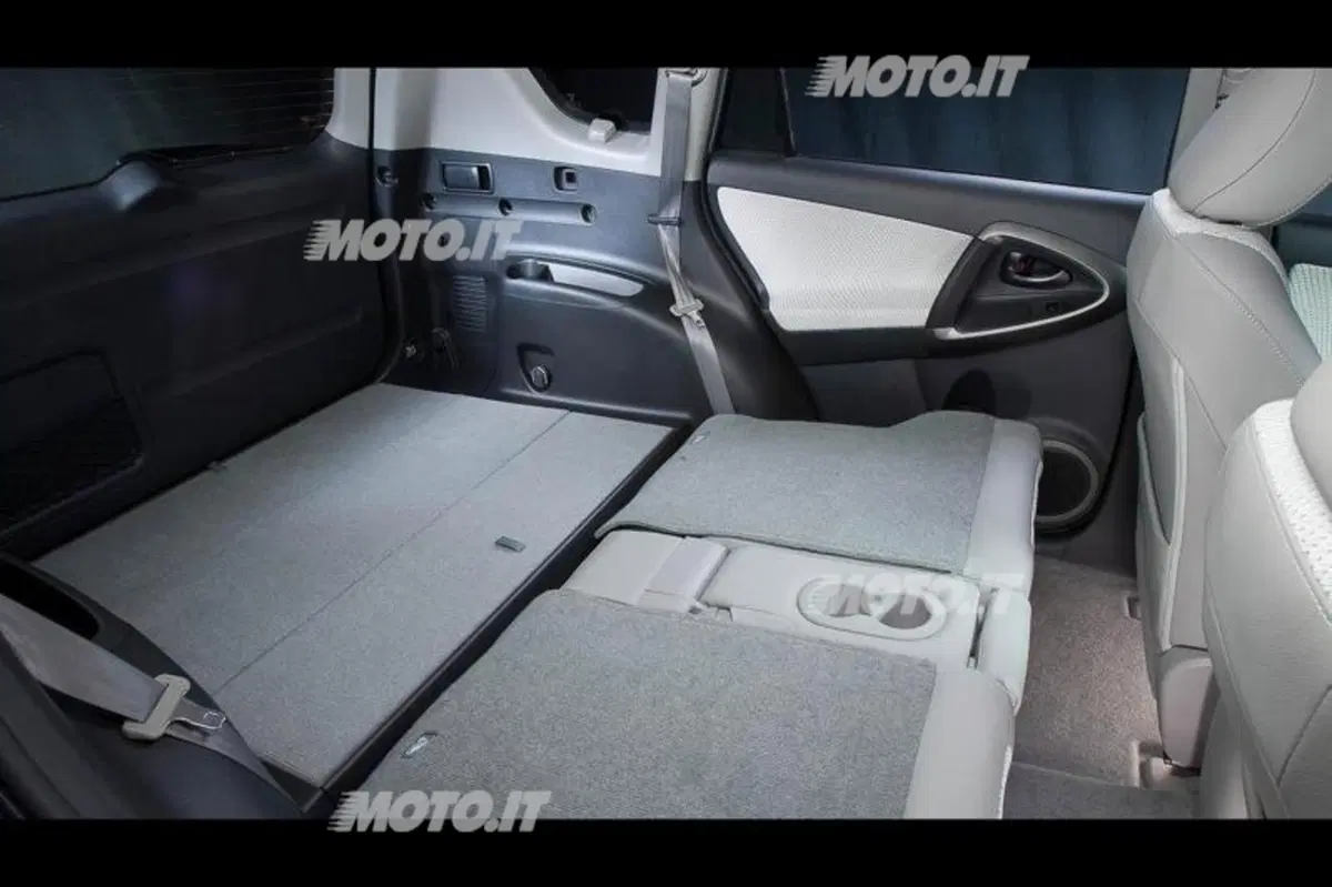 Toyota RAV4 EV (14)