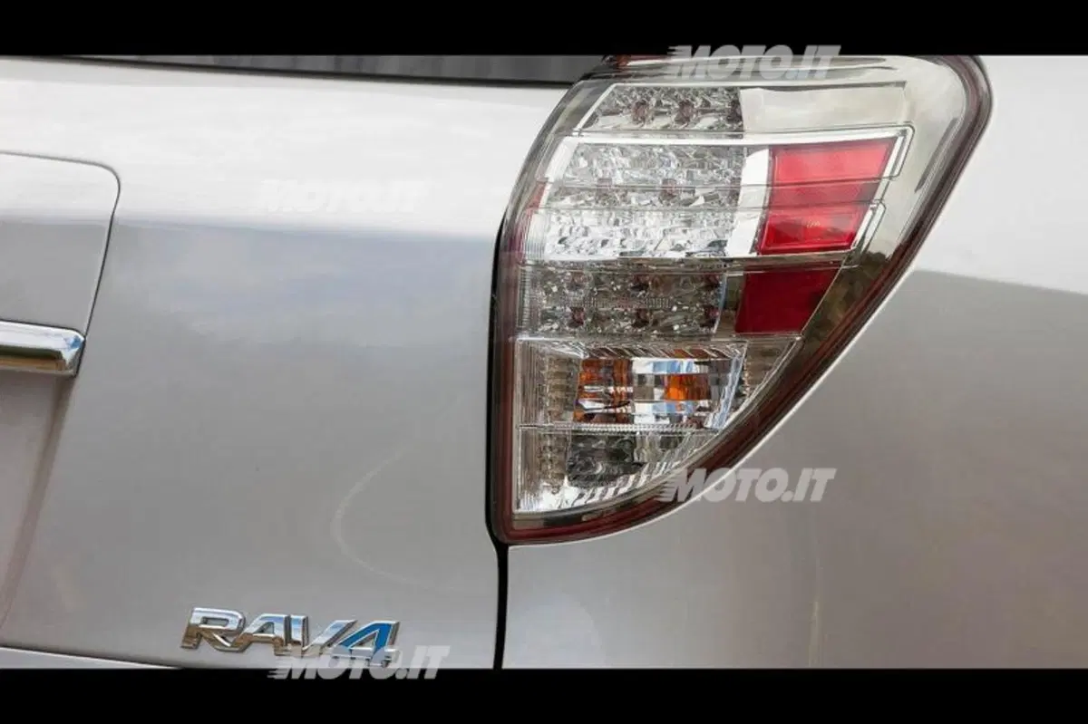 Toyota RAV4 EV (18)