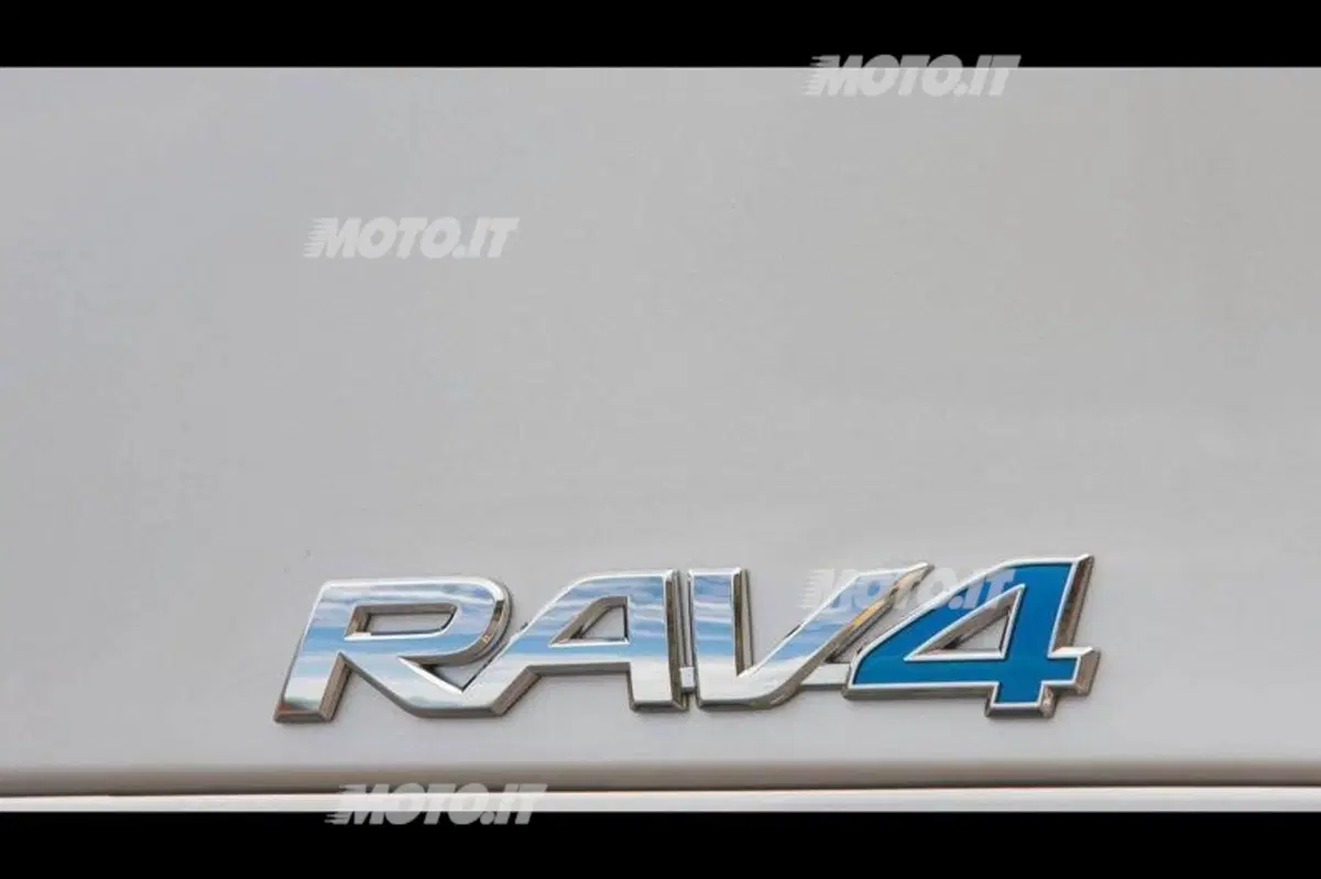 Toyota RAV4 EV (19)