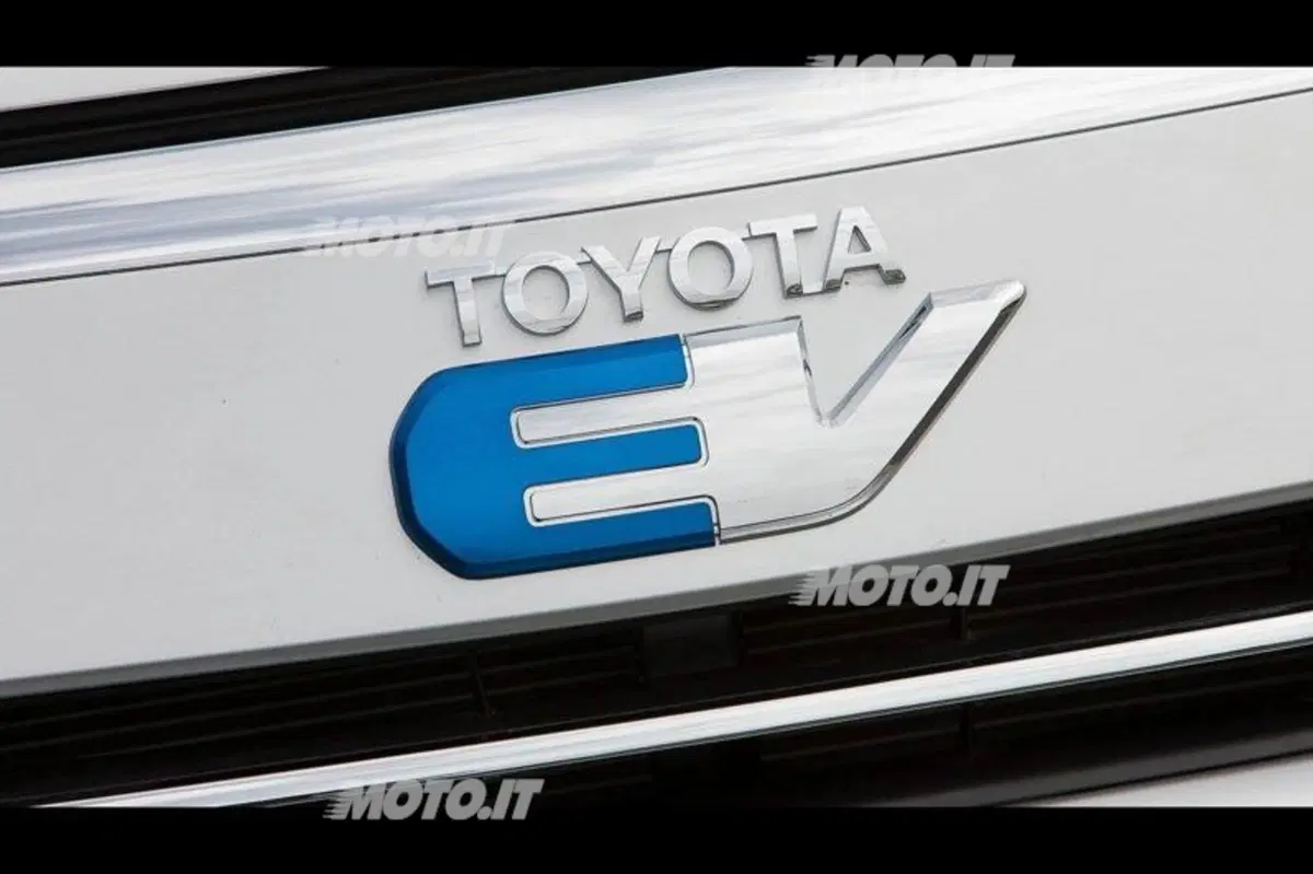 Toyota RAV4 EV (23)