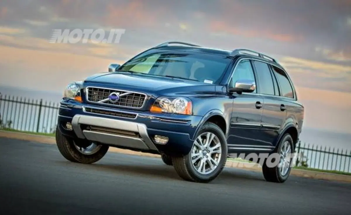 Volvo XC90: piccoli aggiornamenti stilistici in attesa della nuova versione (2)