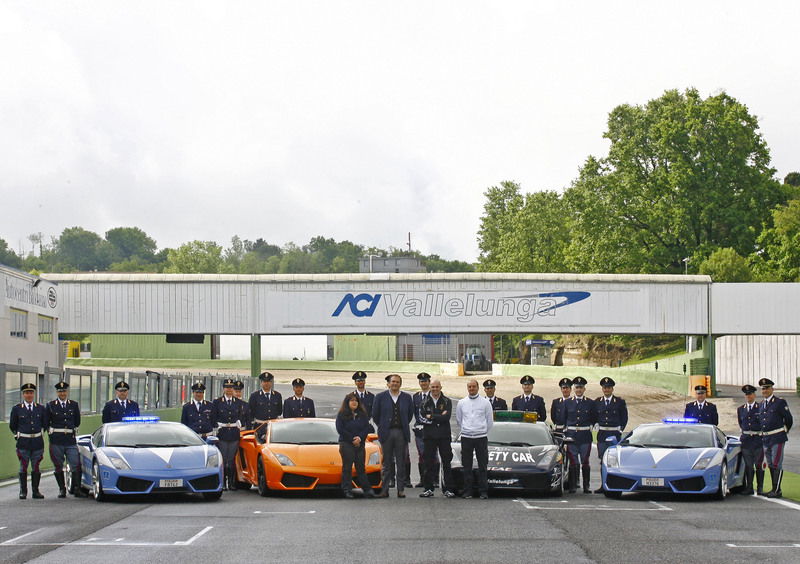 Lamborghini: a Vallelunga un corso di guida per la Polizia Stradale