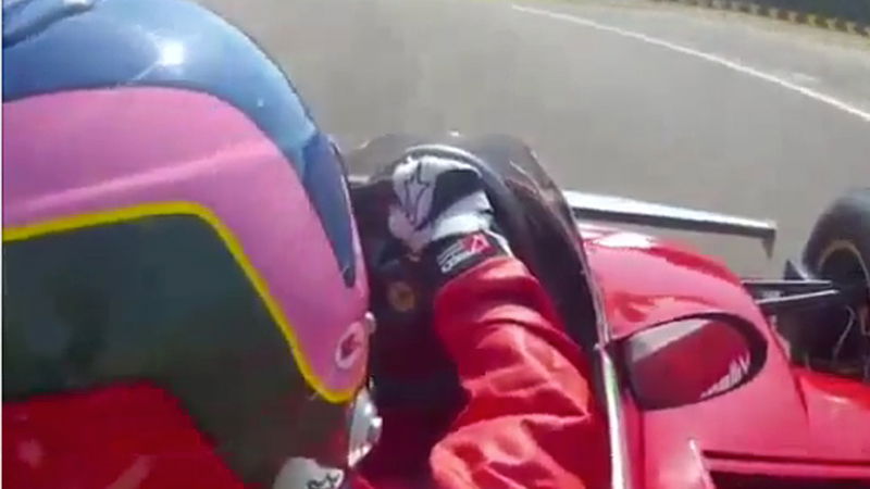 Jacques Villeneuve guida la Ferrari 312 T4 di suo padre a Fiorano - Video