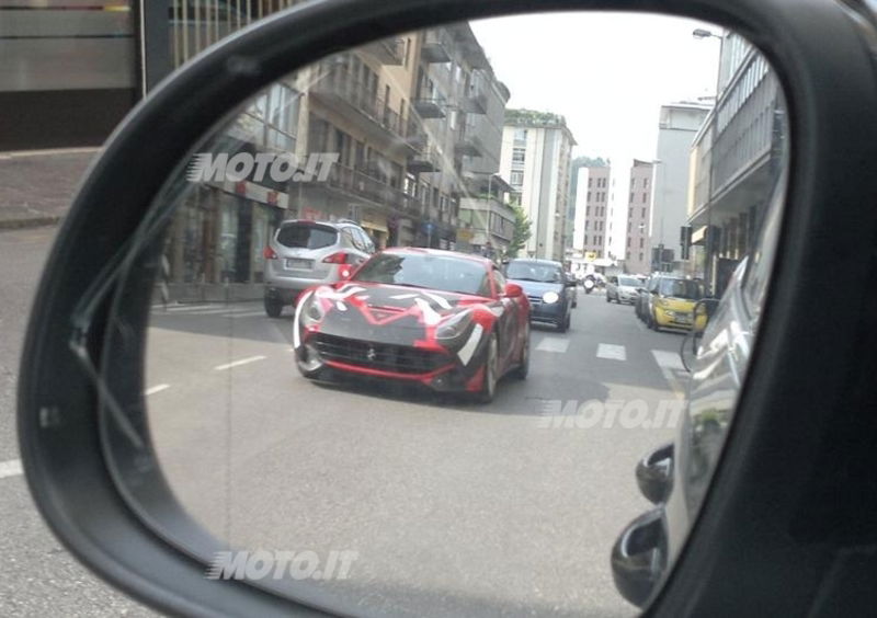 Ferrari F12berlinetta: quasi definitiva su strada