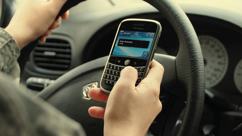 Sicurezza: il 29% dei giovani americani scrive SMS al volante