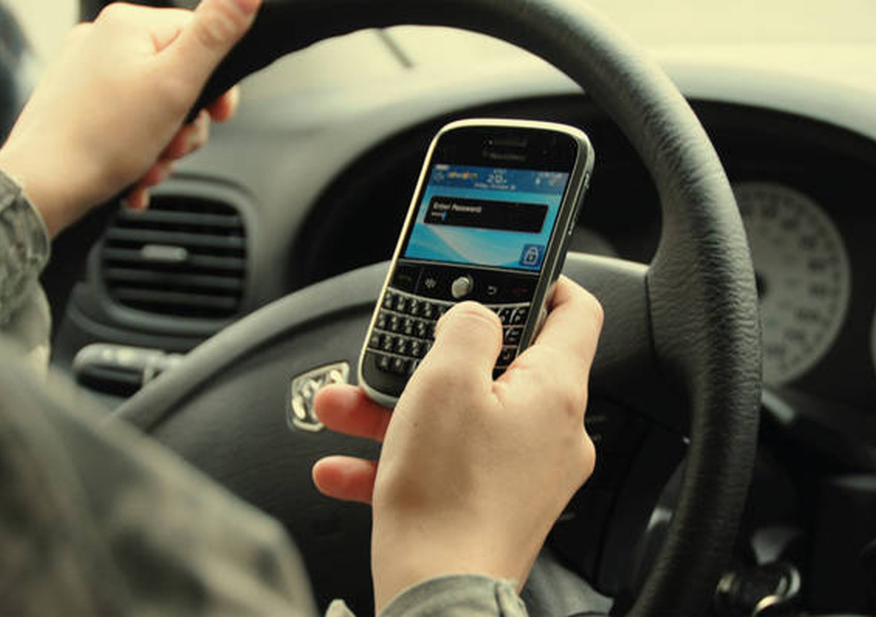 Sicurezza: il 29% dei giovani americani scrive SMS al volante