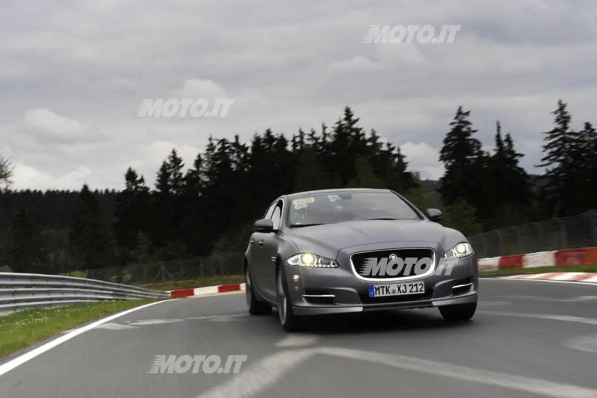 Jaguar XJ Supersport: nuovo Taxi per il Nürburgring (3)