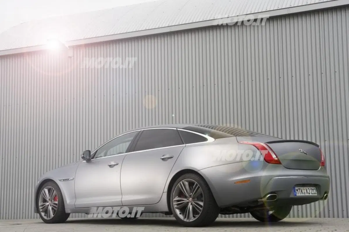 Jaguar XJ Supersport: nuovo Taxi per il Nürburgring (4)