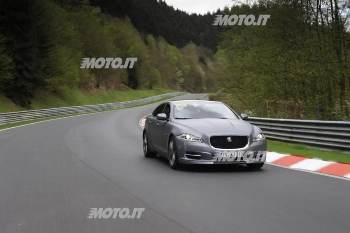 Jaguar XJ Supersport: nuovo Taxi per il Nürburgring (5)