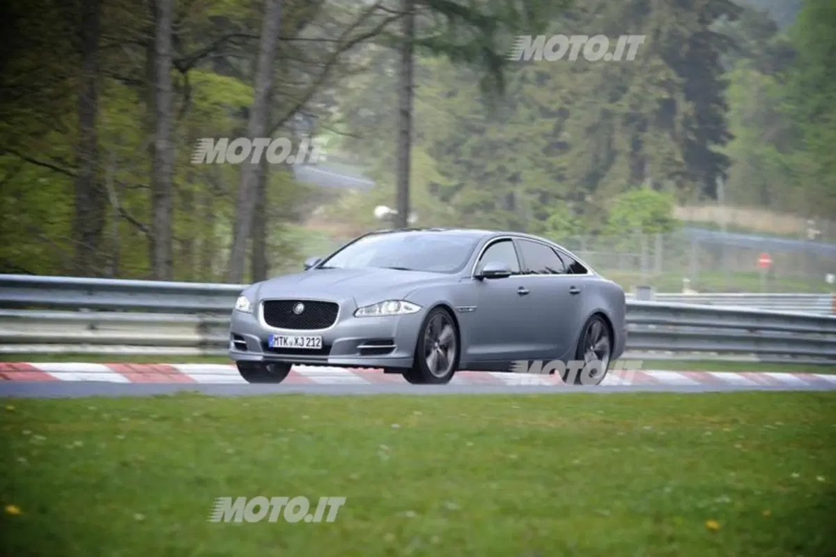 Jaguar XJ Supersport: nuovo Taxi per il Nürburgring (6)