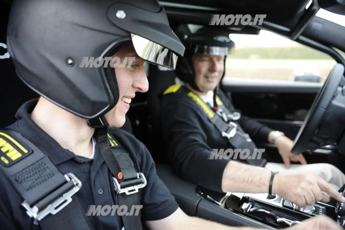 Jaguar XJ Supersport: nuovo Taxi per il Nürburgring (9)