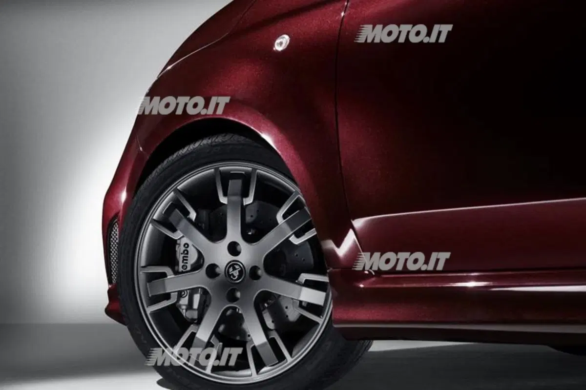 Abarth 695 Edizione Maserati: nuove immagini e informazioni ufficiali (3)