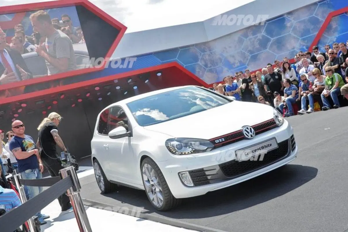 Volkswagen Golf GTI ConceptWhite (2)