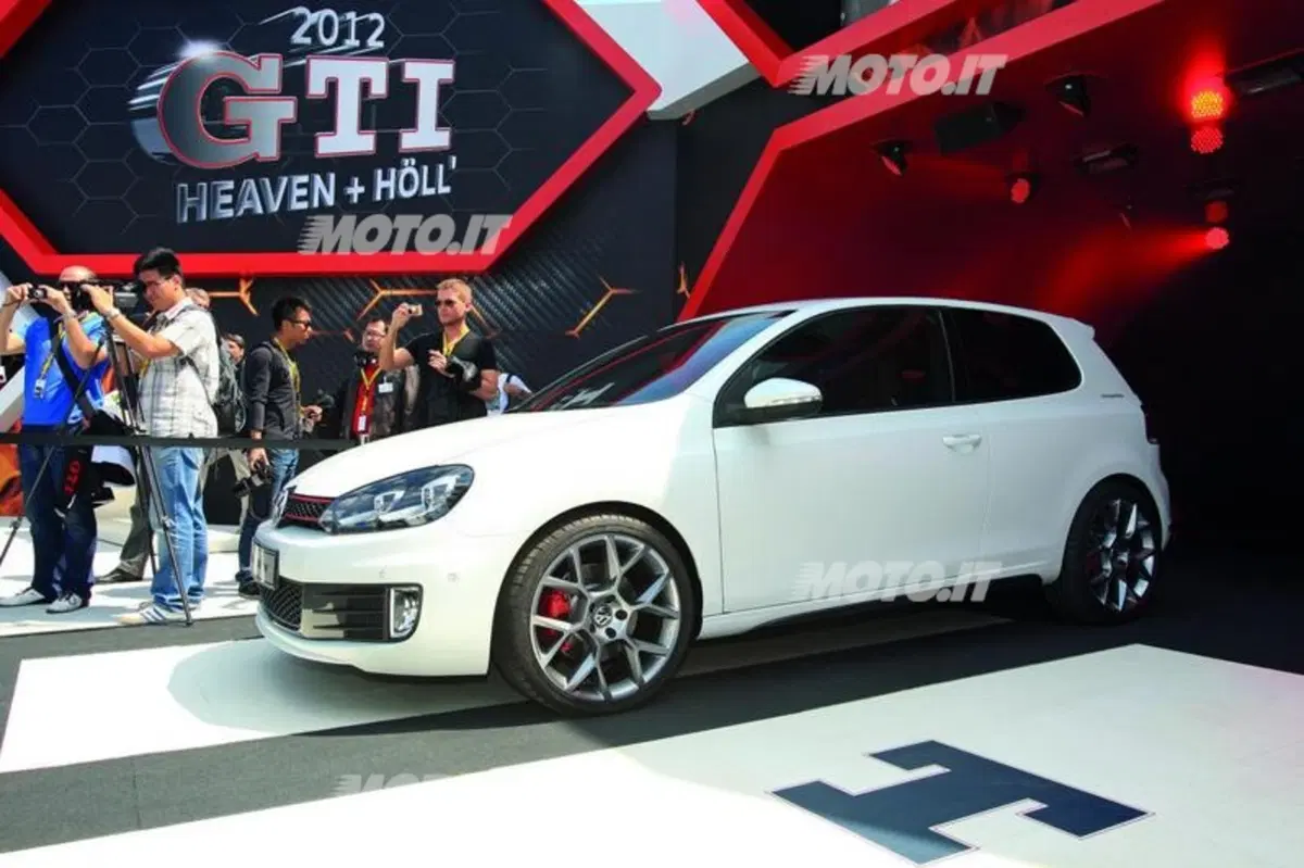 Volkswagen Golf GTI ConceptWhite (3)