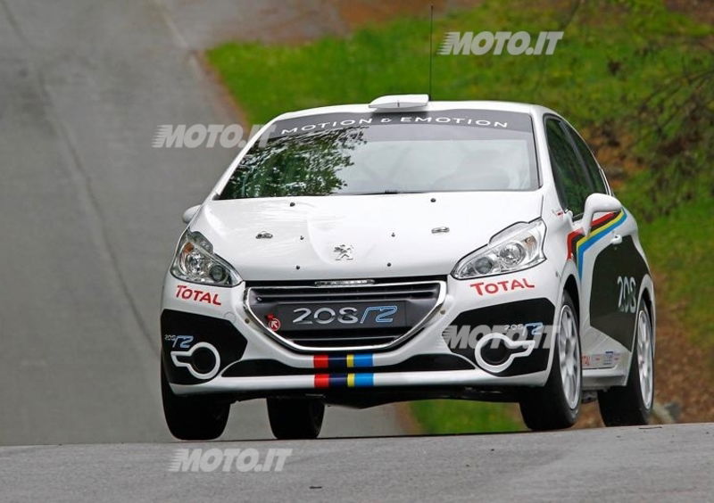 Peugeot 208 R2: tecnici ed equipaggio ne spiegano le caratteristiche