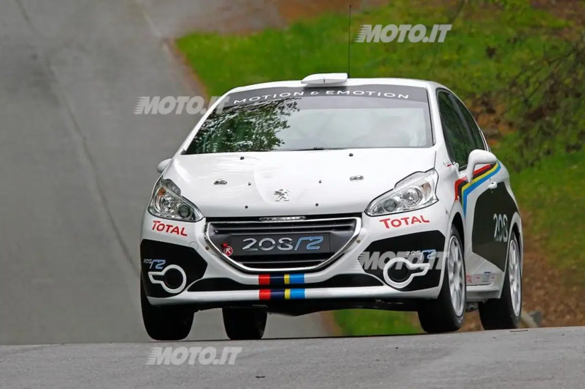 Peugeot 208 R2: tecnici ed equipaggio ne spiegano le caratteristiche