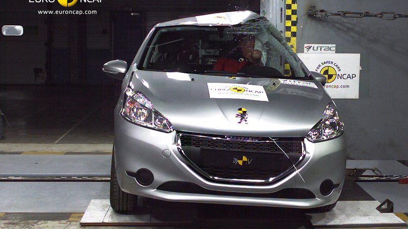 Peugeot 208 cinque stelle Euro NCAP