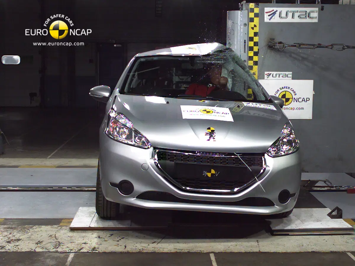 Peugeot 208 cinque stelle Euro NCAP