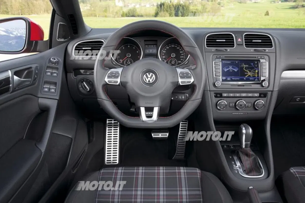 Volkswagen Golf GTI Cabriolet: listino prezzi (25)