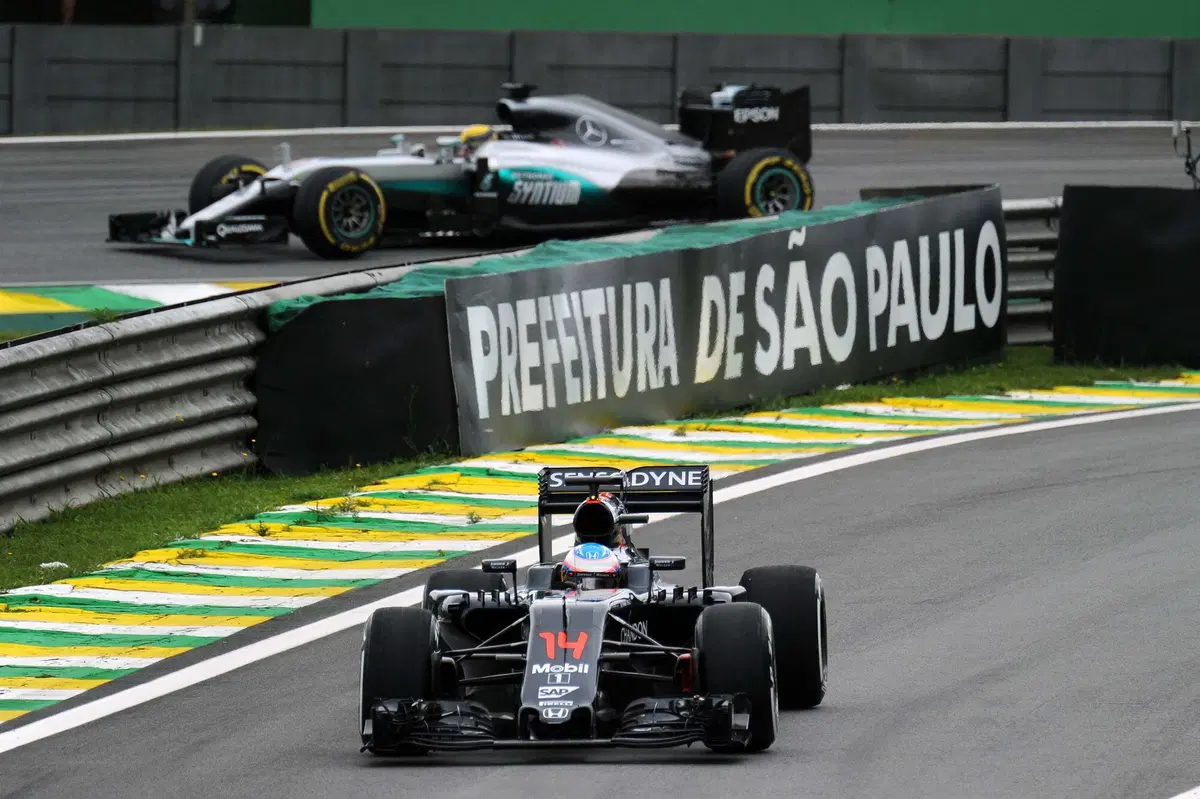 F1, Gp Brasile 2016: pole per Hamilton (7)