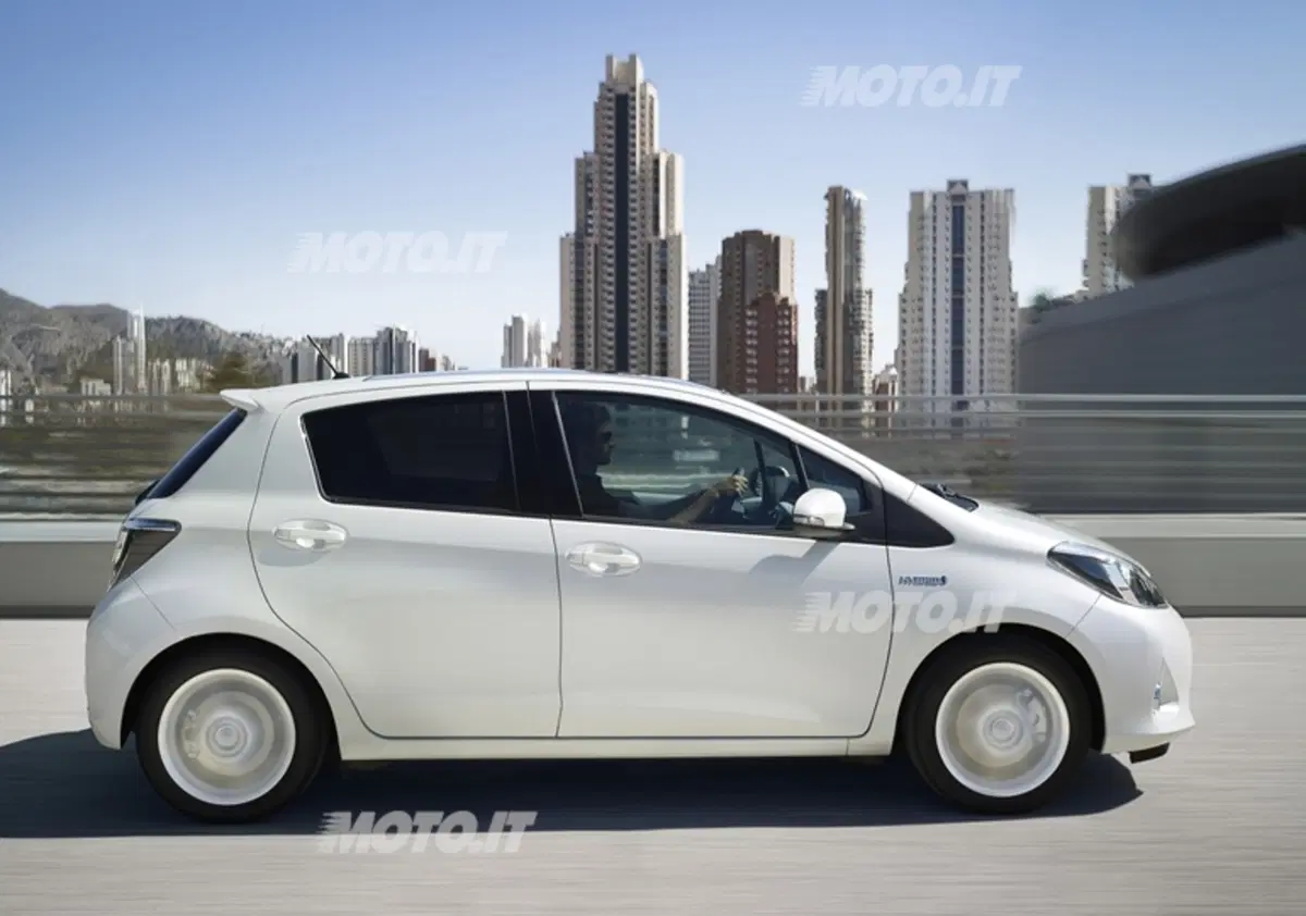 Toyota Yaris Hybrid (2)