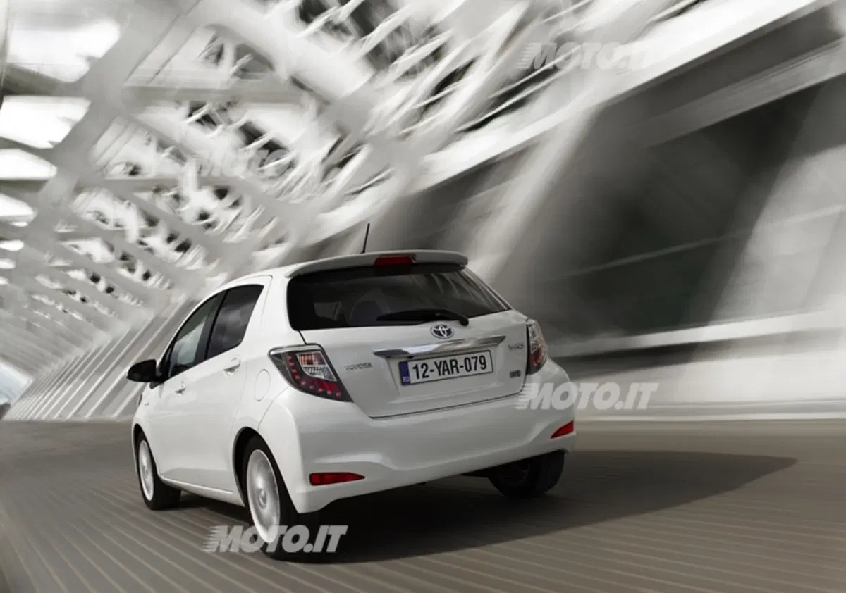Toyota Yaris Hybrid (3)