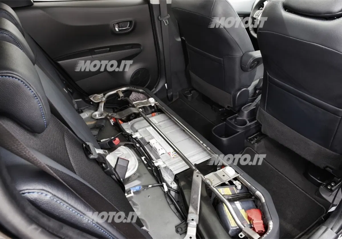 Toyota Yaris Hybrid (32)