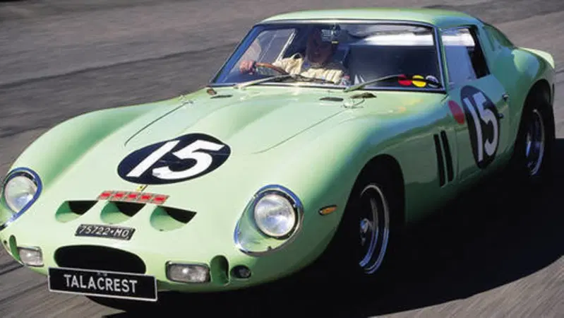 Ferrari: battuta all'asta per 35 milioni di dollari la GTO di Stirling Moss
