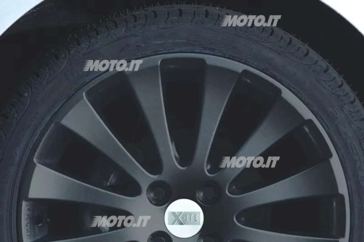 Suzuki Swift: ora con kit sportivo X-ITE (5)