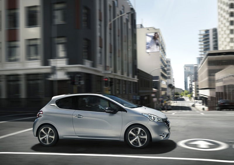 Peugeot 208: ora anche per i neopatentati