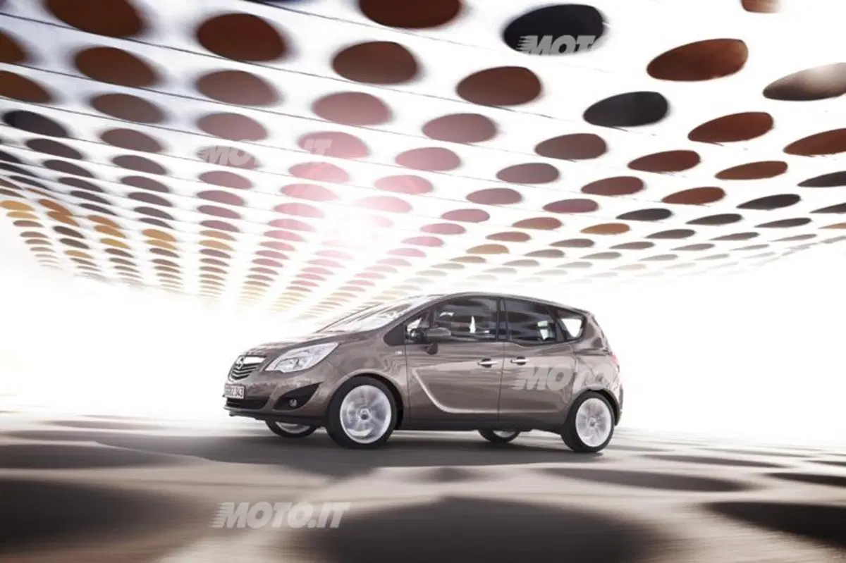 Opel Meriva: cambio automatico anche sul benzina 1.4