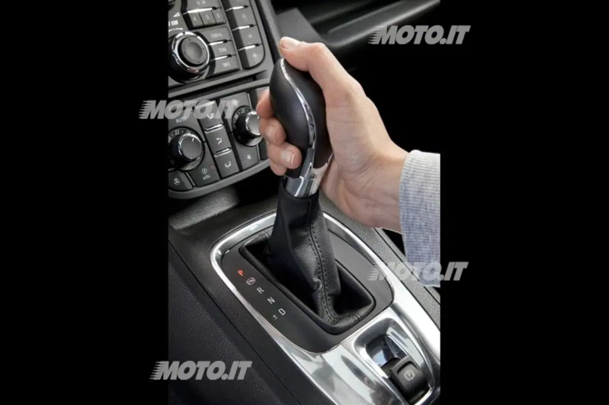 Opel Meriva: cambio automatico anche sul benzina 1.4 (8)