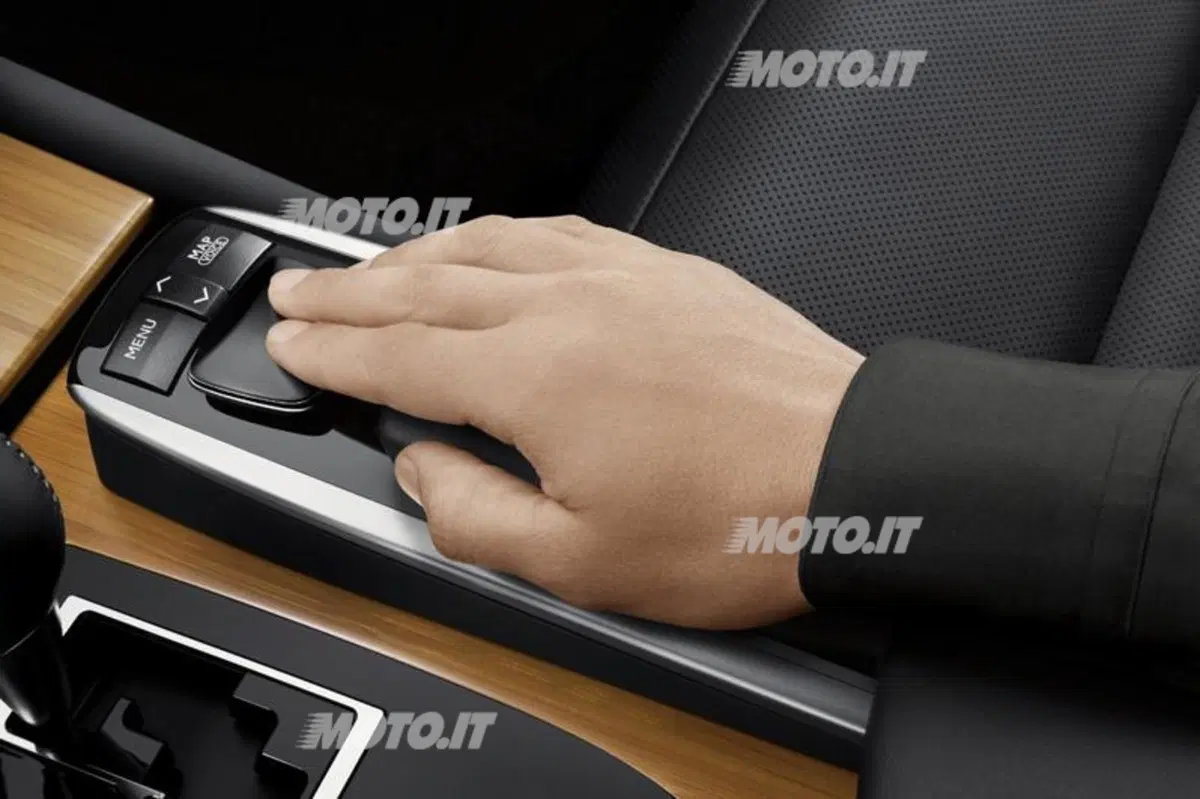 Lexus GS 450h: listino prezzi (20)