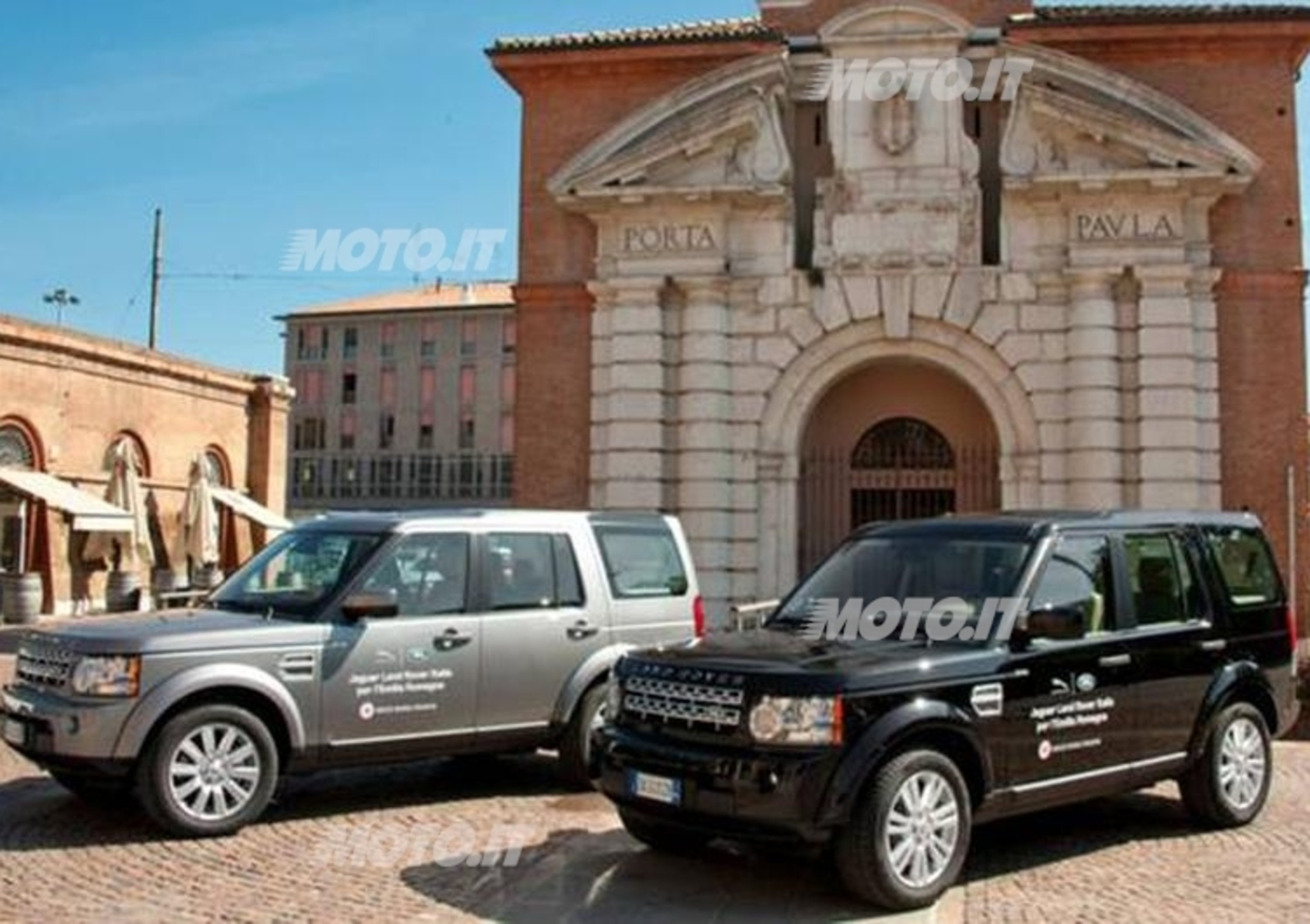 Terremoto in Emilia: due Land Rover Discovery 4 alla Croce Rossa