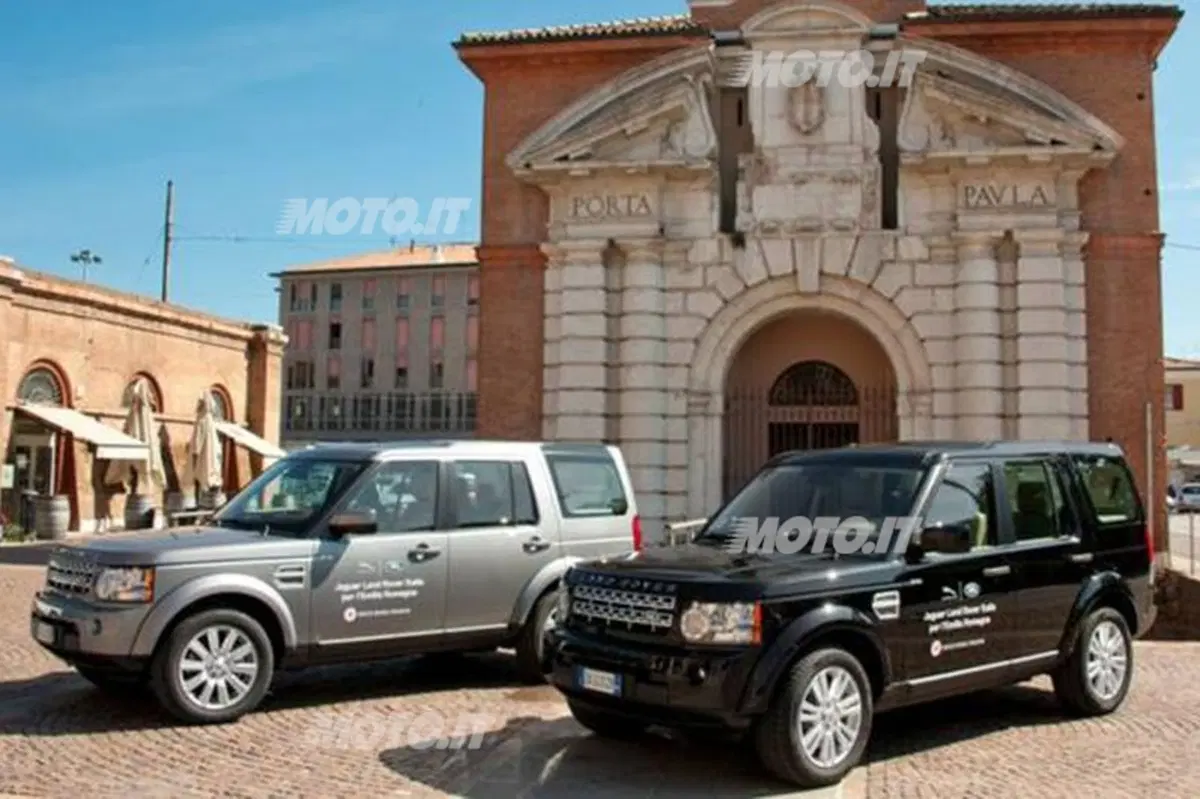 Terremoto in Emilia: due Land Rover Discovery 4 alla Croce Rossa