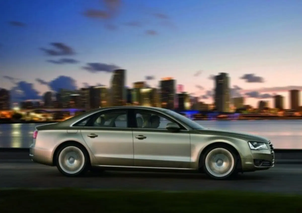 Audi A8: in Germania con il 4.0 TFSI da 420 CV (9)