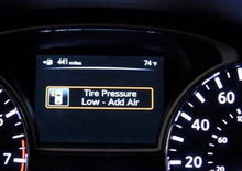 Nissan Easy-Fill Tire Alert per monitorare gli pneumatici